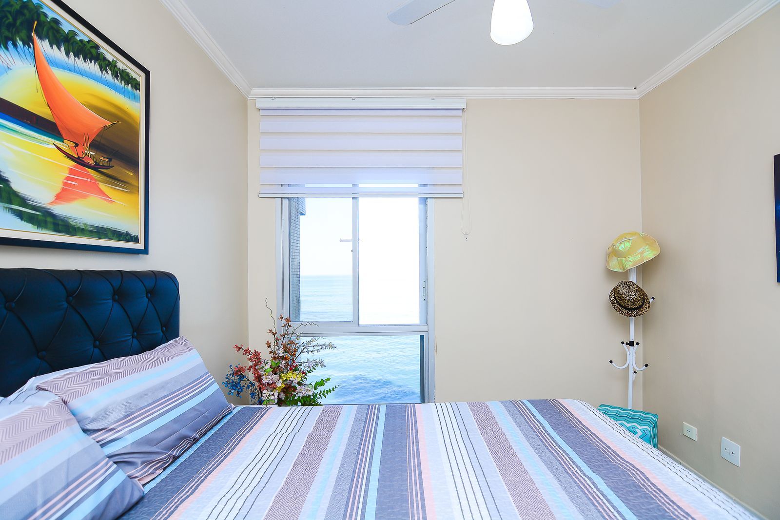 Apartamento venda 3 dormitorios 1 suite  120m²  1 vaga Reformado Vista Mar Pitangueiras - Guarujá R0748151