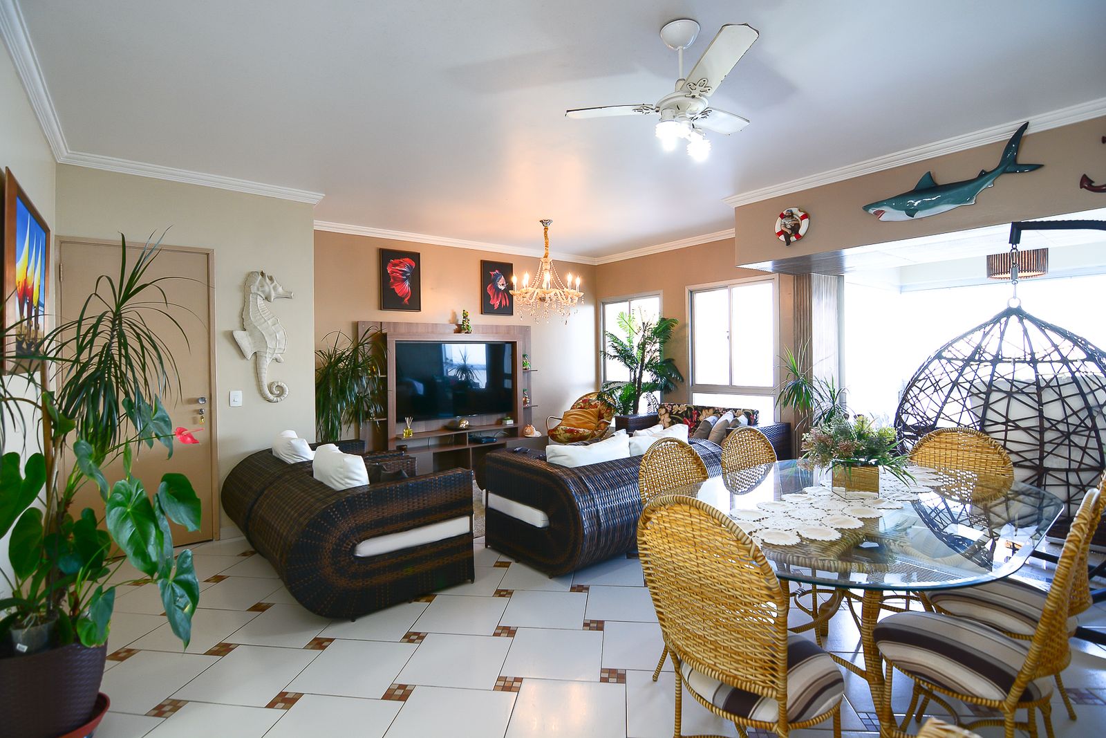 Apartamento venda 3 dormitorios 1 suite  120m²  1 vaga Reformado Vista Mar Pitangueiras - Guarujá R0748151
