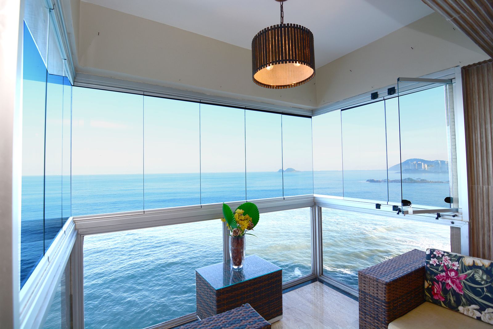 Apartamento venda 3 dormitorios 1 suite  120m²  1 vaga Reformado Vista Mar Pitangueiras - Guarujá R0748151