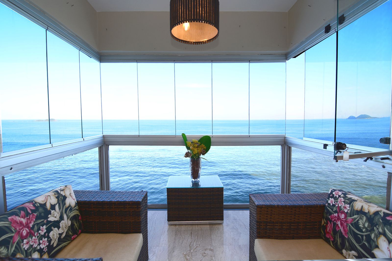Apartamento venda 3 dormitorios 1 suite  120m²  1 vaga Reformado Vista Mar Pitangueiras - Guarujá R0748151