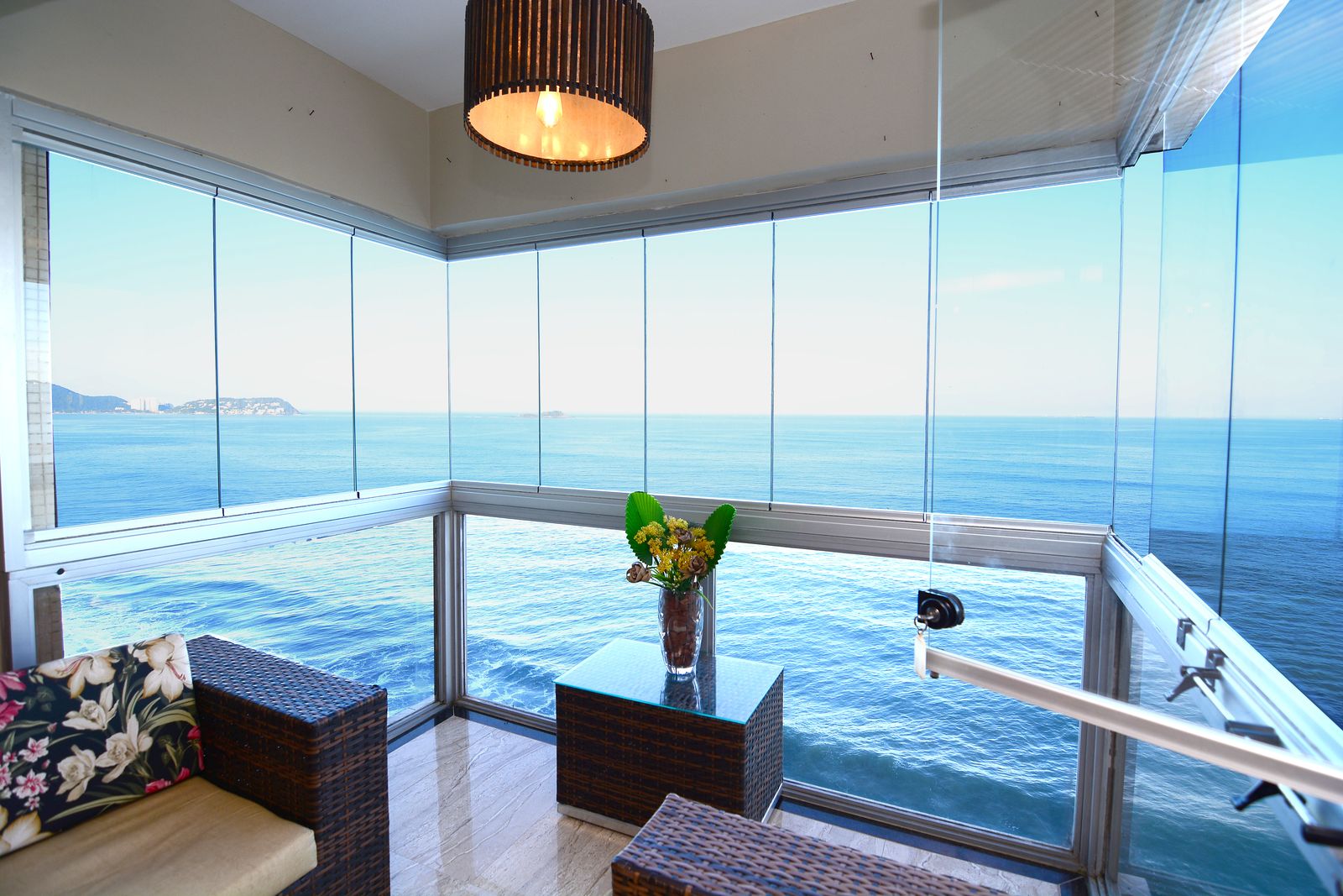 Apartamento venda 3 dormitorios 1 suite  120m²  1 vaga Reformado Vista Mar Pitangueiras - Guarujá R0748151