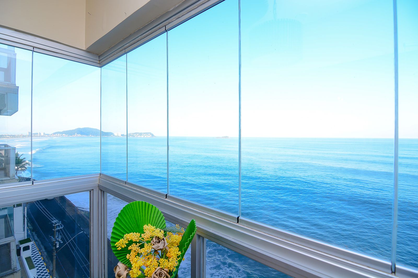 Apartamento venda 3 dormitorios 1 suite  120m²  1 vaga Reformado Vista Mar Pitangueiras - Guarujá R0748151