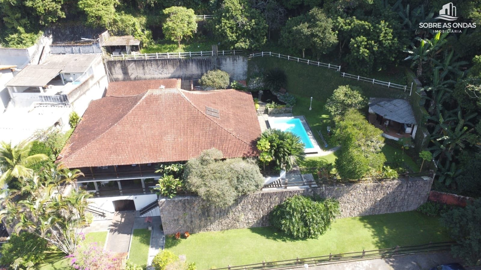 Casa à venda com 6 quartos, 762m² - Foto 1