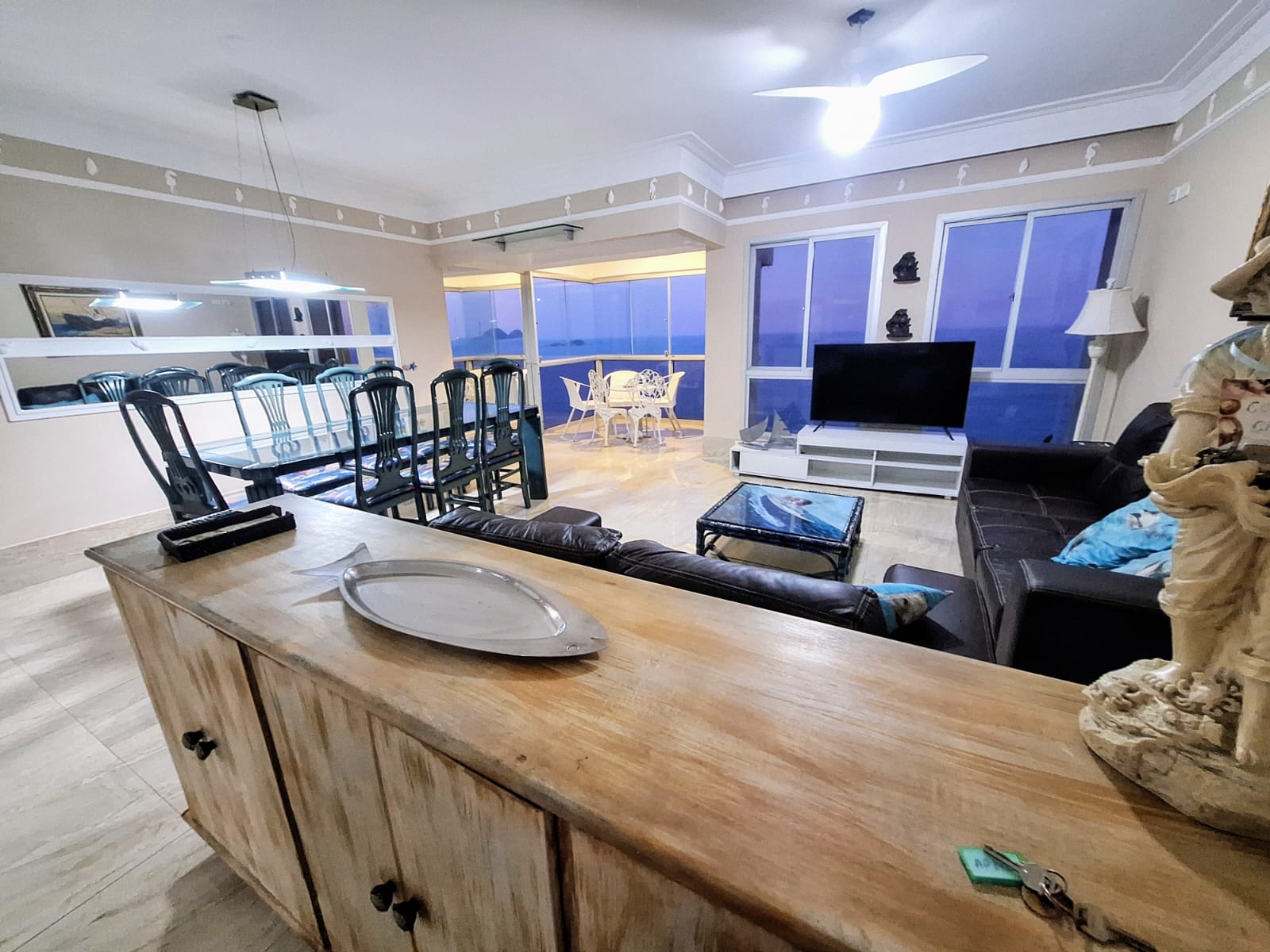 Apartamento Reformado com Vista Total Mar 3 dormitórios - Pitangueiras