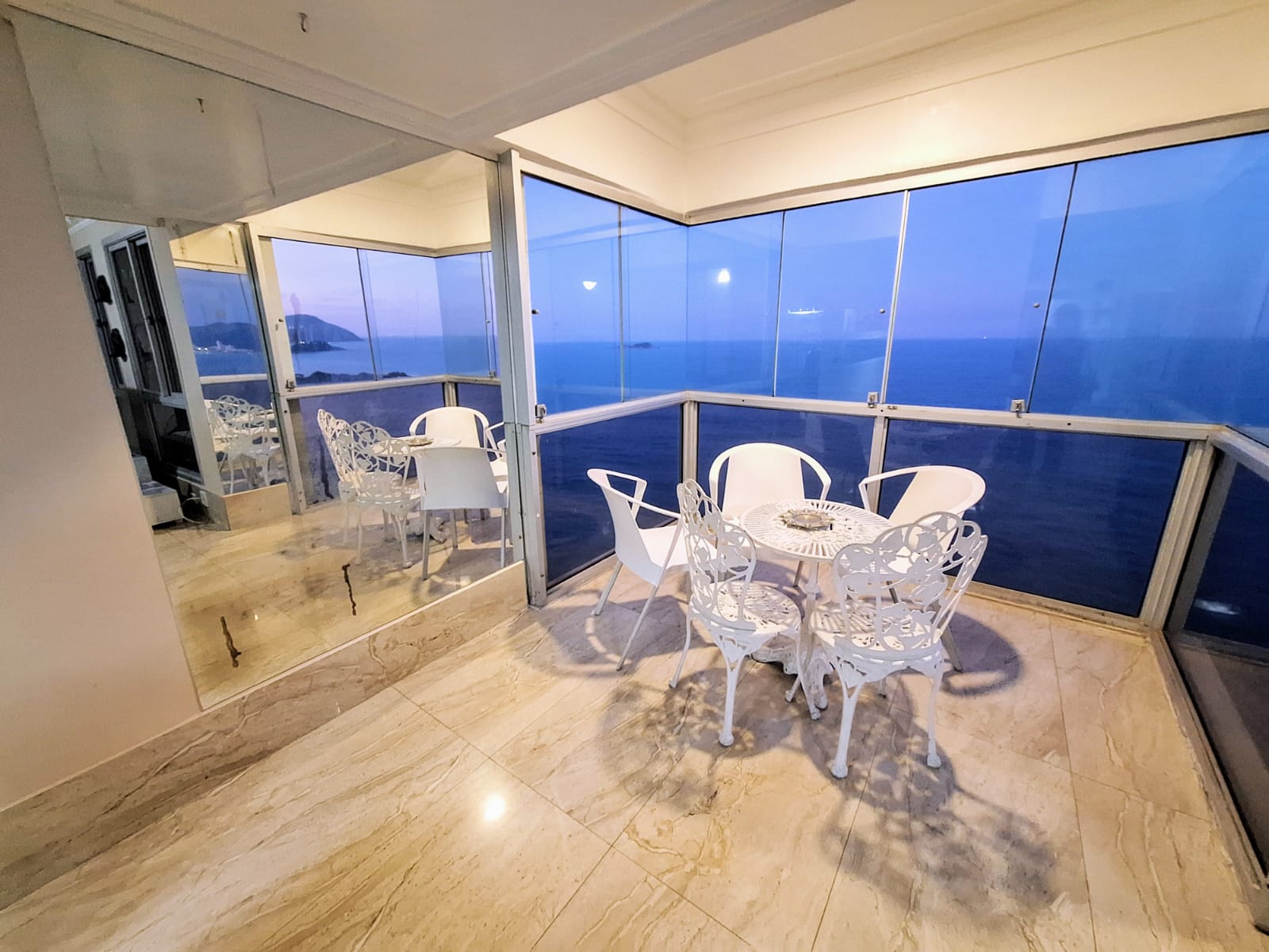 Apartamento Reformado com Vista Total Mar 3 dormitórios - Pitangueiras
