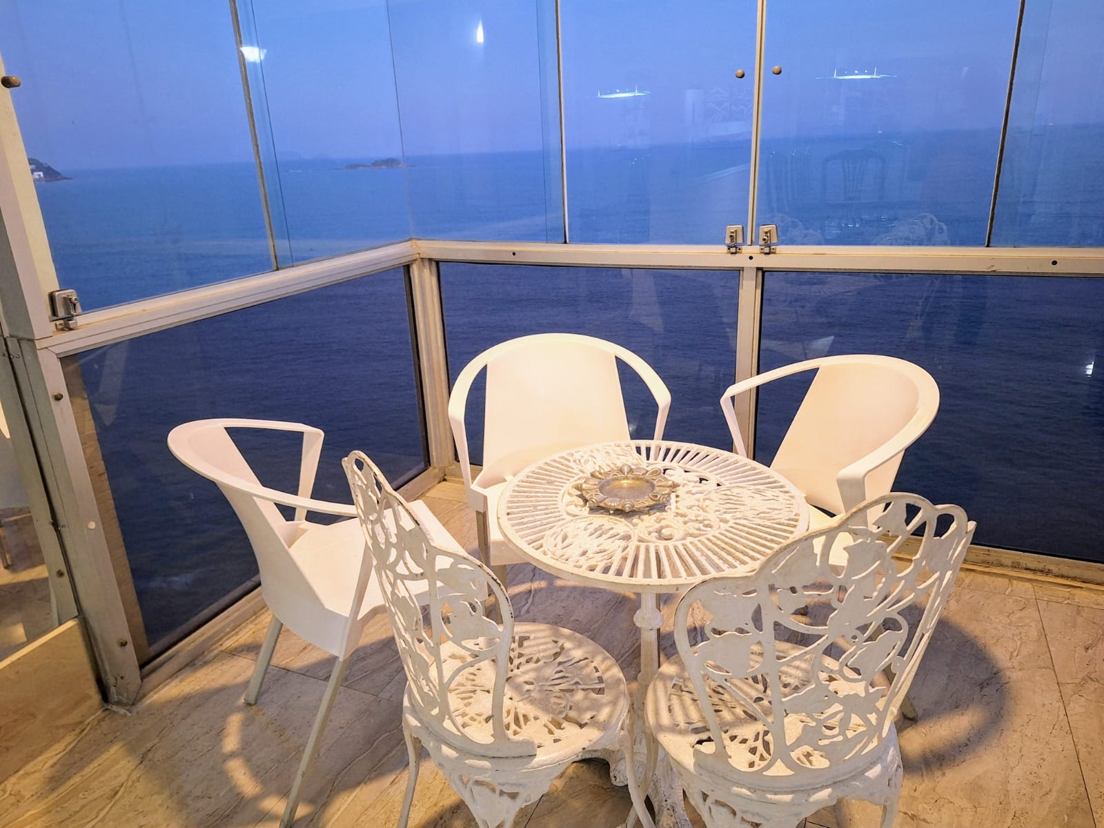 Apartamento Reformado com Vista Total Mar 3 dormitórios - Pitangueiras