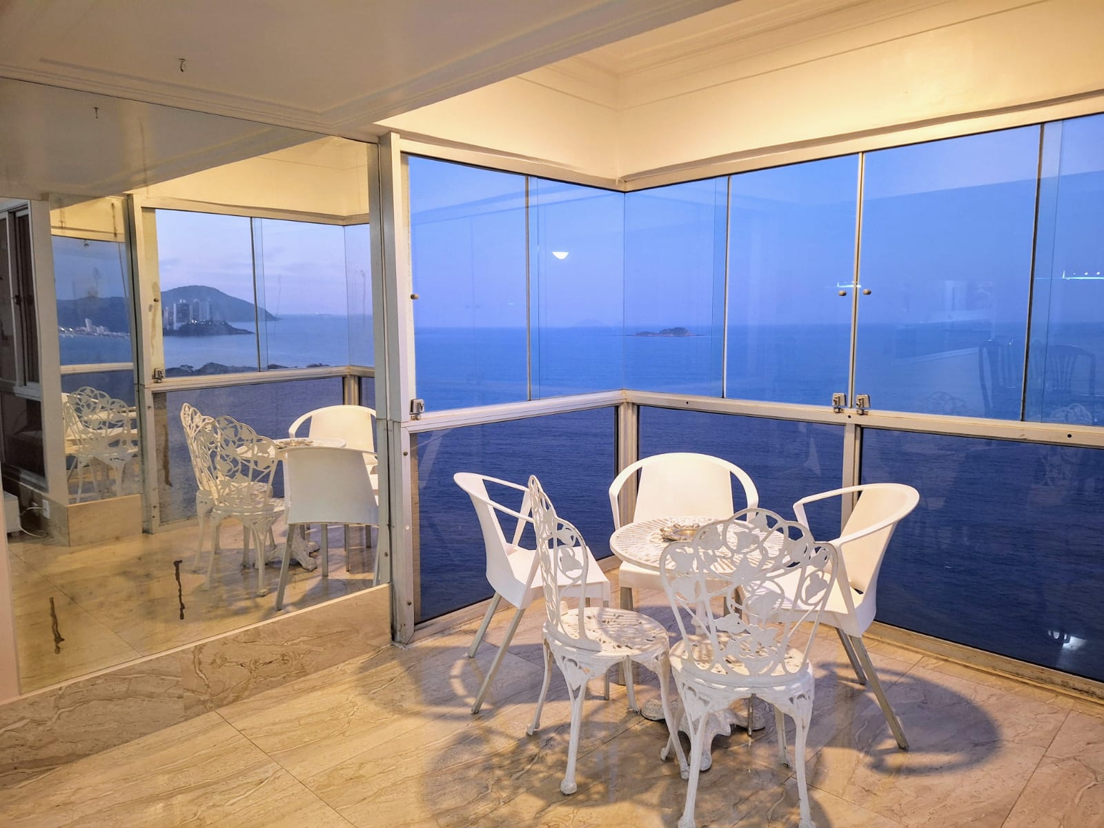 Apartamento Reformado com Vista Total Mar 3 dormitórios - Pitangueiras
