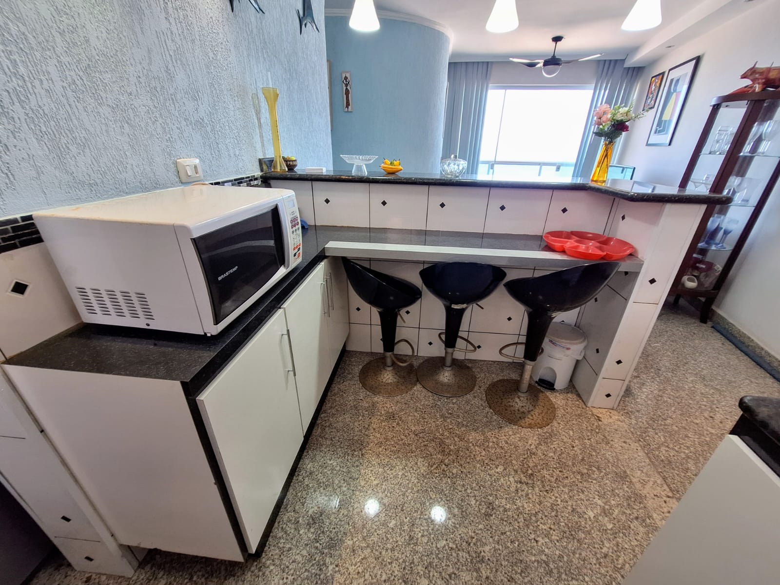 Apartamento Vista Total Mar com 2 dormitórios 1 suite  90m² Pitangueiras  - Guarujá R2304389