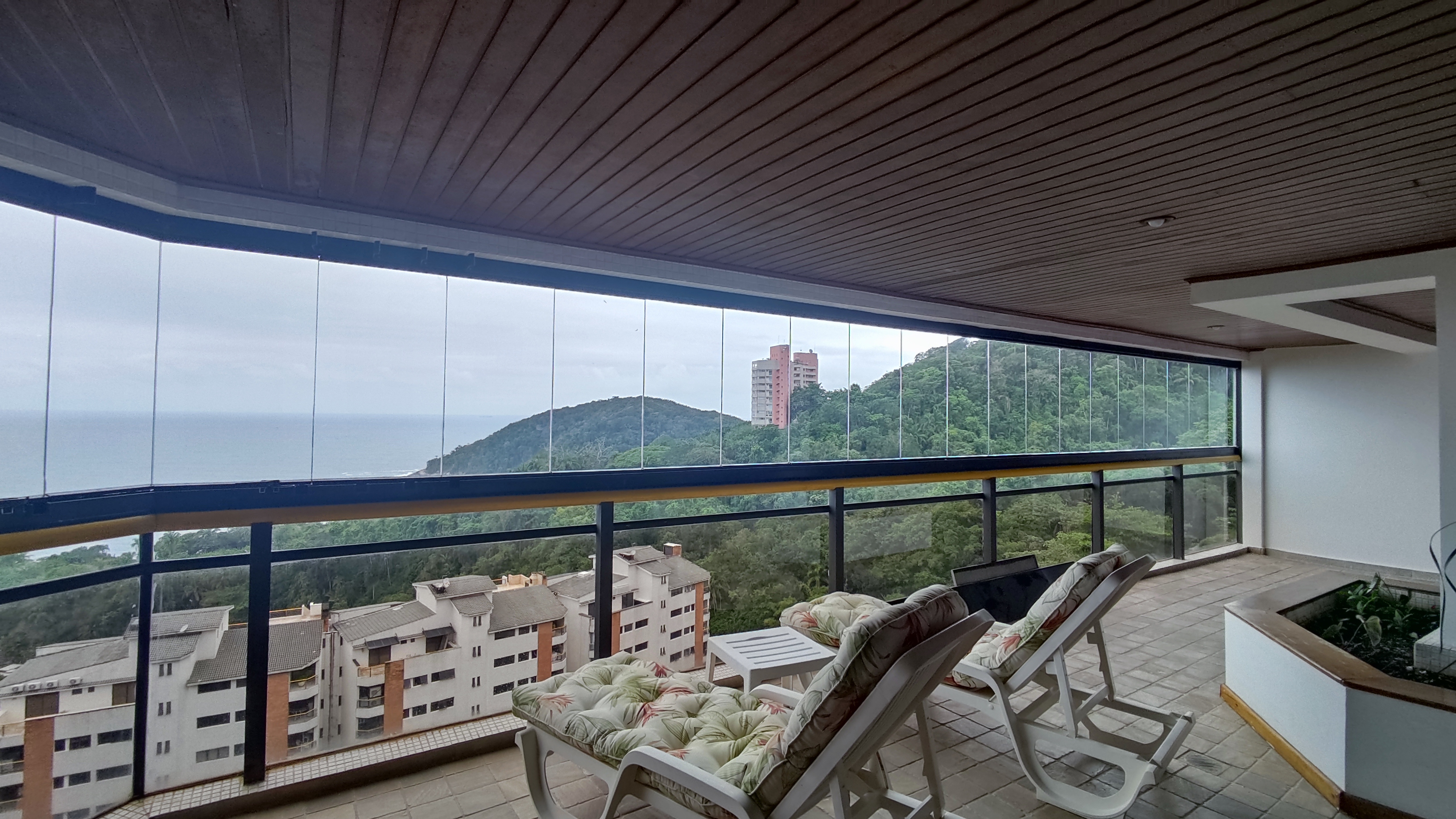 Apartamento Sorocotuba com 3 dormitórios à venda, 168 m² por R$ 1.200.000 - Guarujá/SP