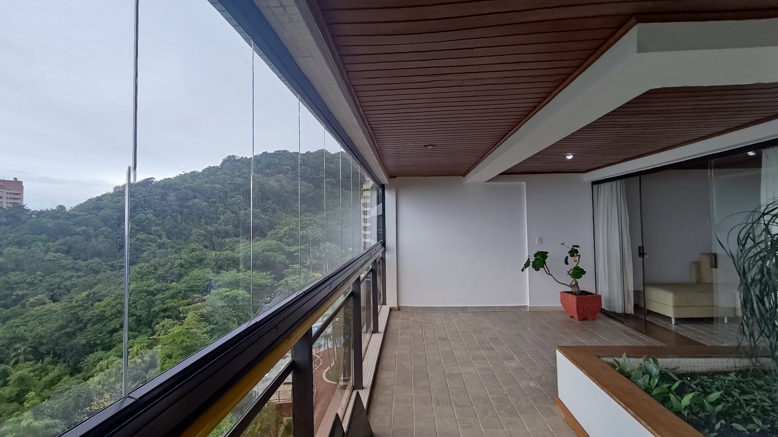 Apartamento Sorocotuba com 3 dormitórios à venda, 168 m² por R$ 1.200.000 - Guarujá/SP
