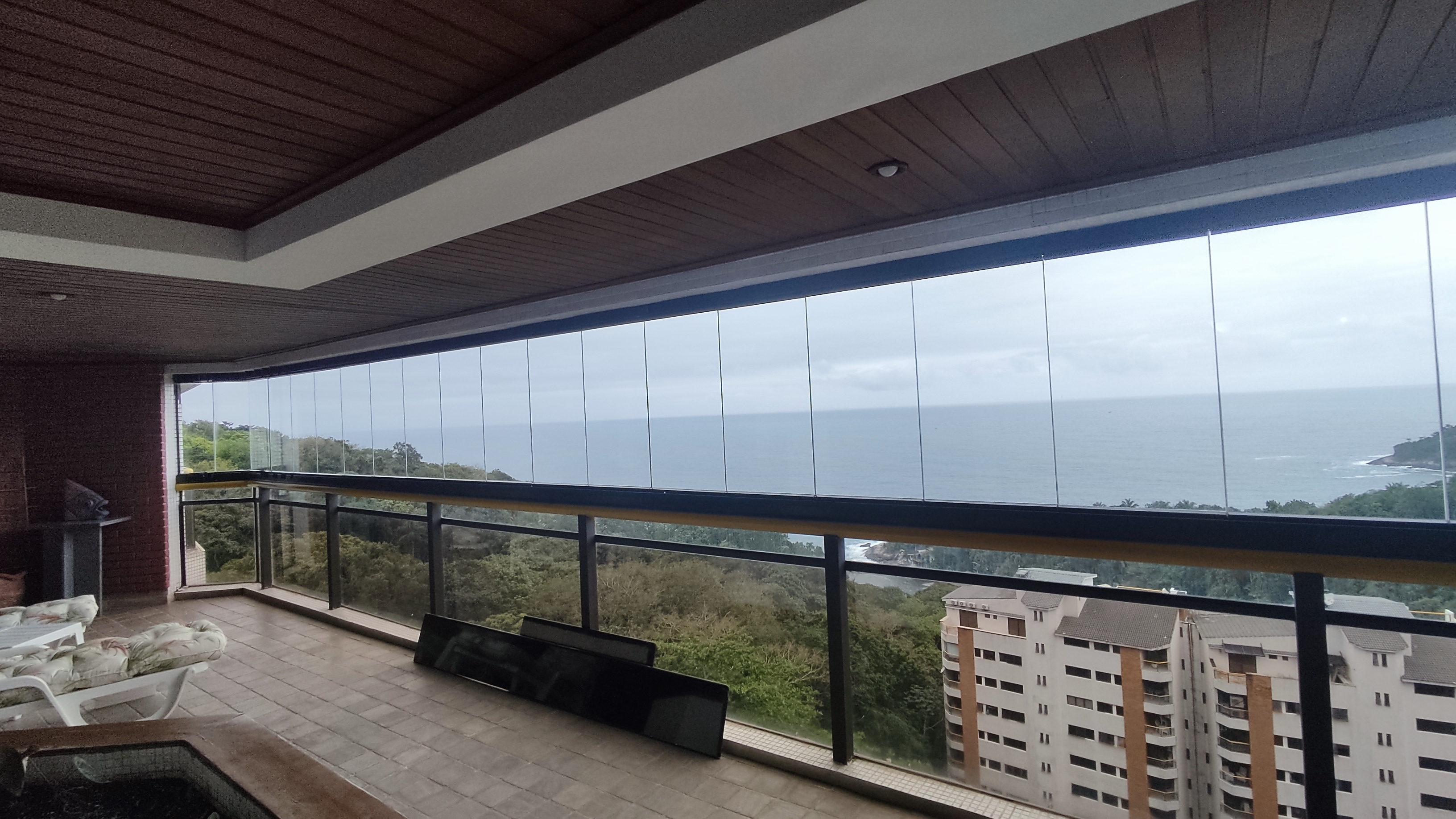 Apartamento Sorocotuba com 3 dormitórios à venda, 168 m² por R$ 1.200.000 - Guarujá/SP