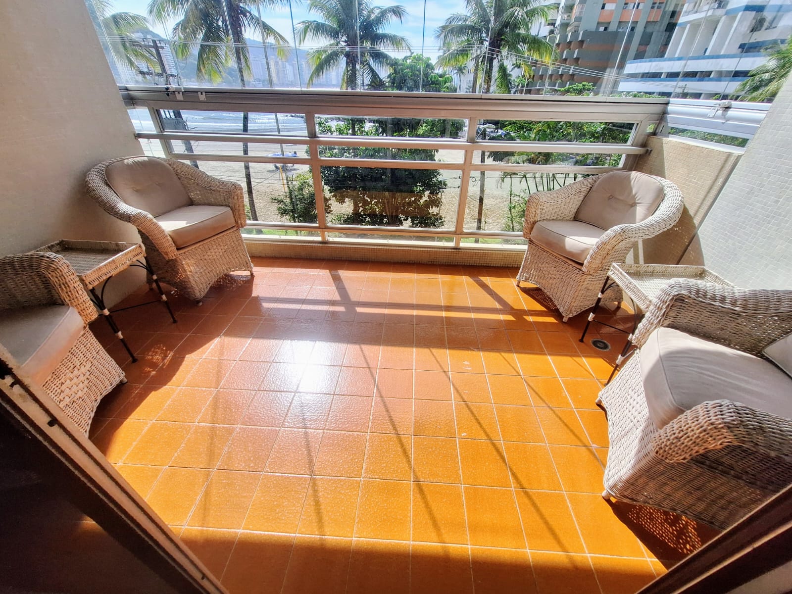 Apartamento vista mar com 2 Quartos e 3 banheiros à Venda