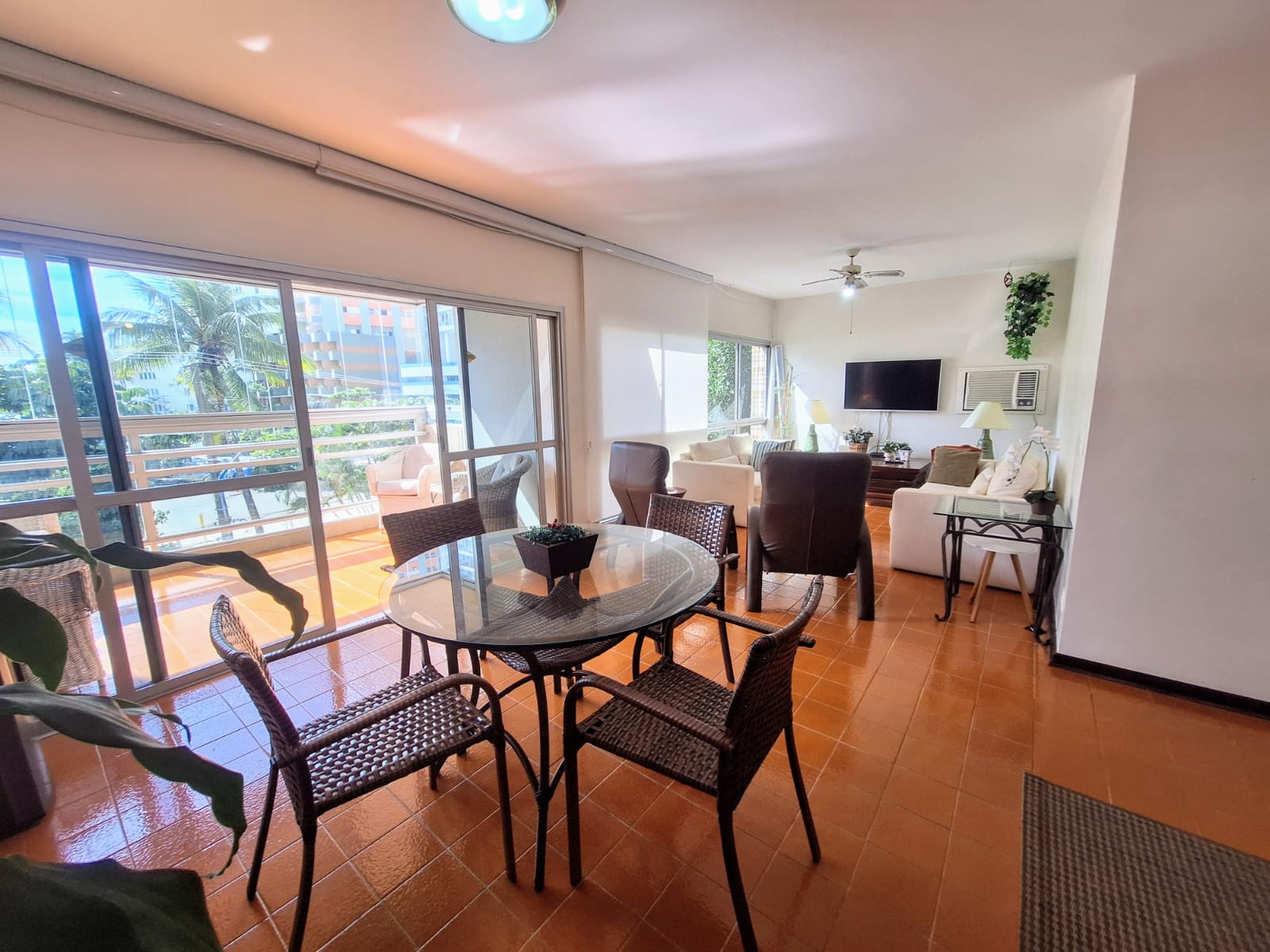 Apartamento vista mar com 2 Quartos e 3 banheiros à Venda