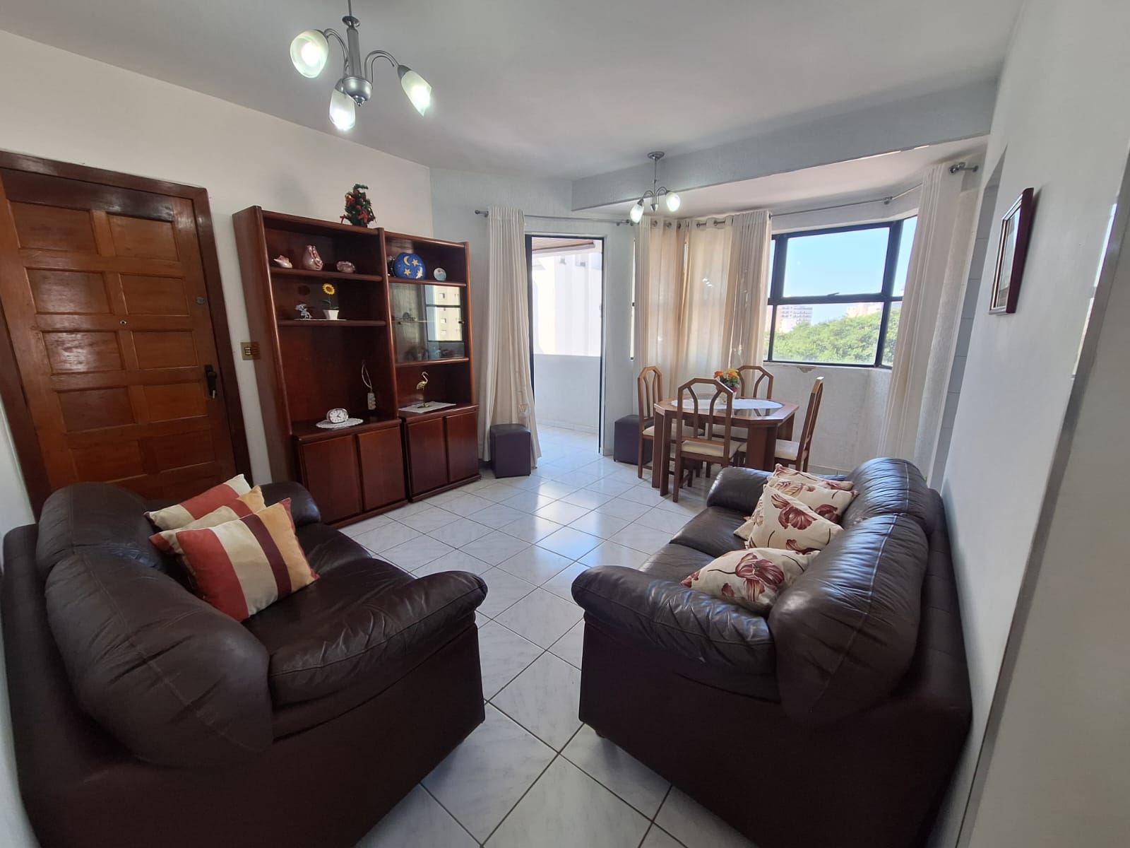 Apartamento com 2 Quartos sendo 1 Suíte à Venda, 70 m² por R$ 410.000