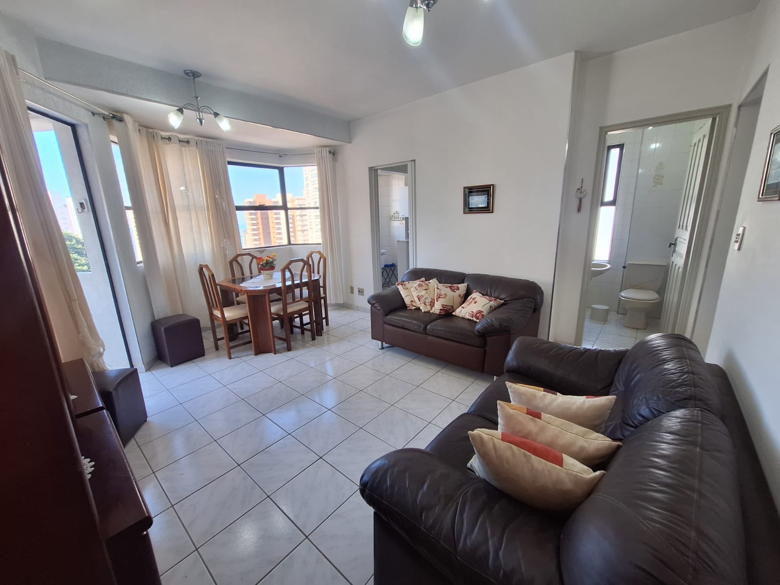 Apartamento com 2 Quartos sendo 1 Suíte à Venda, 70 m² por R$ 410.000