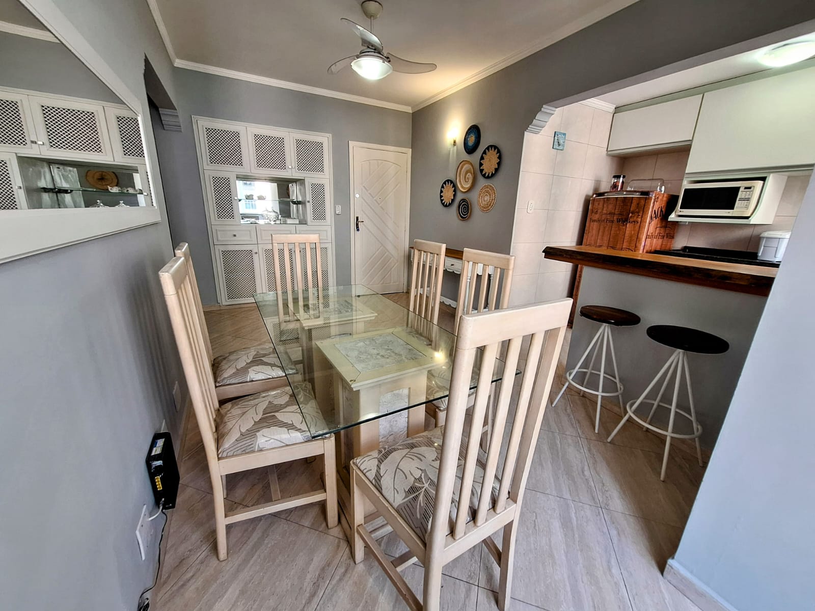  Pitangueiras! - Apartamento totalmente reformado.