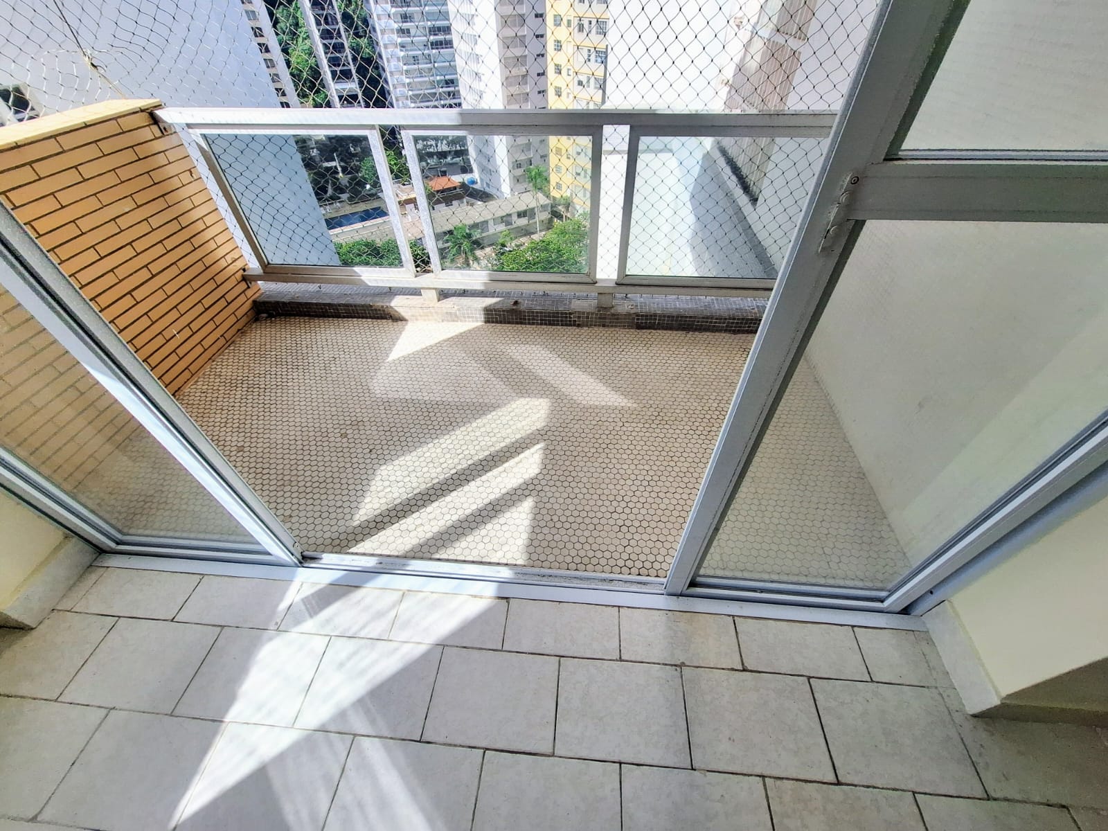 Apartamento com 3 dormitorios 2 banheiros à venda 98m² pitangueiras guaruja R1926654