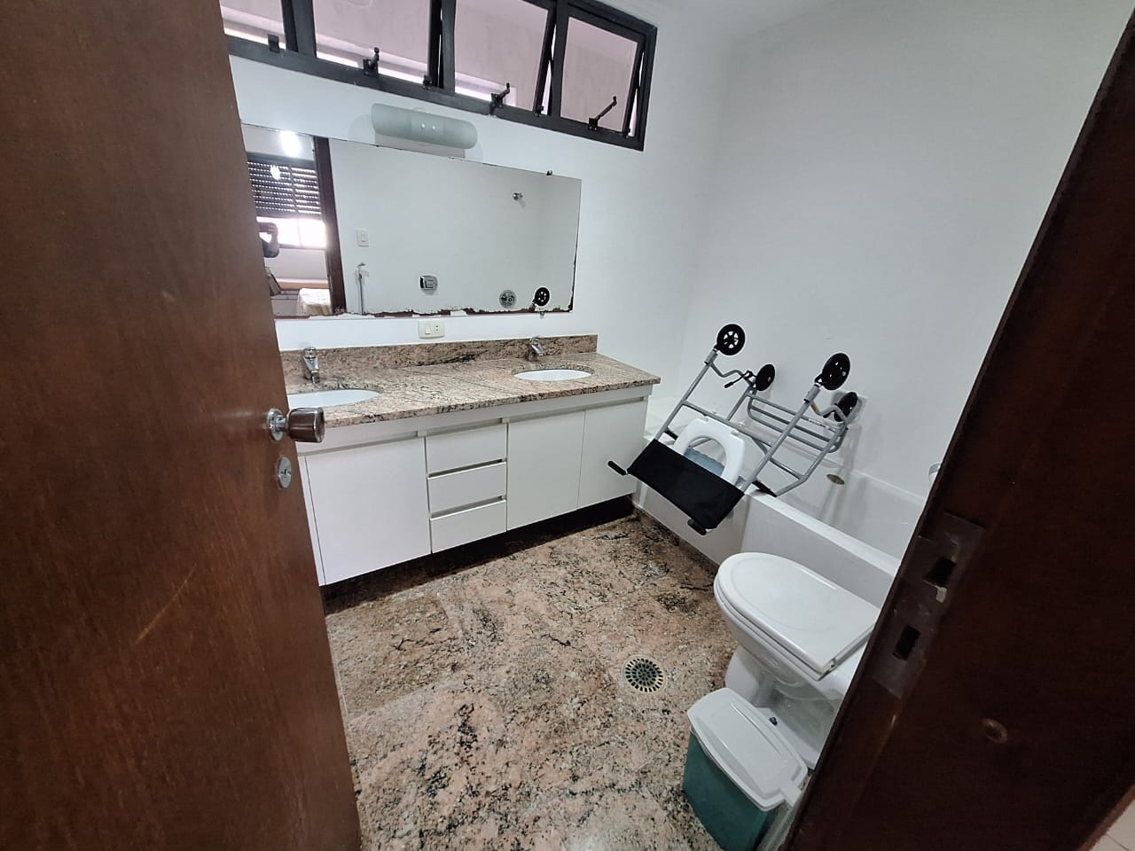Apartamento venda 3 suites  200m vista total Pitangueiras Guaruja R4828855