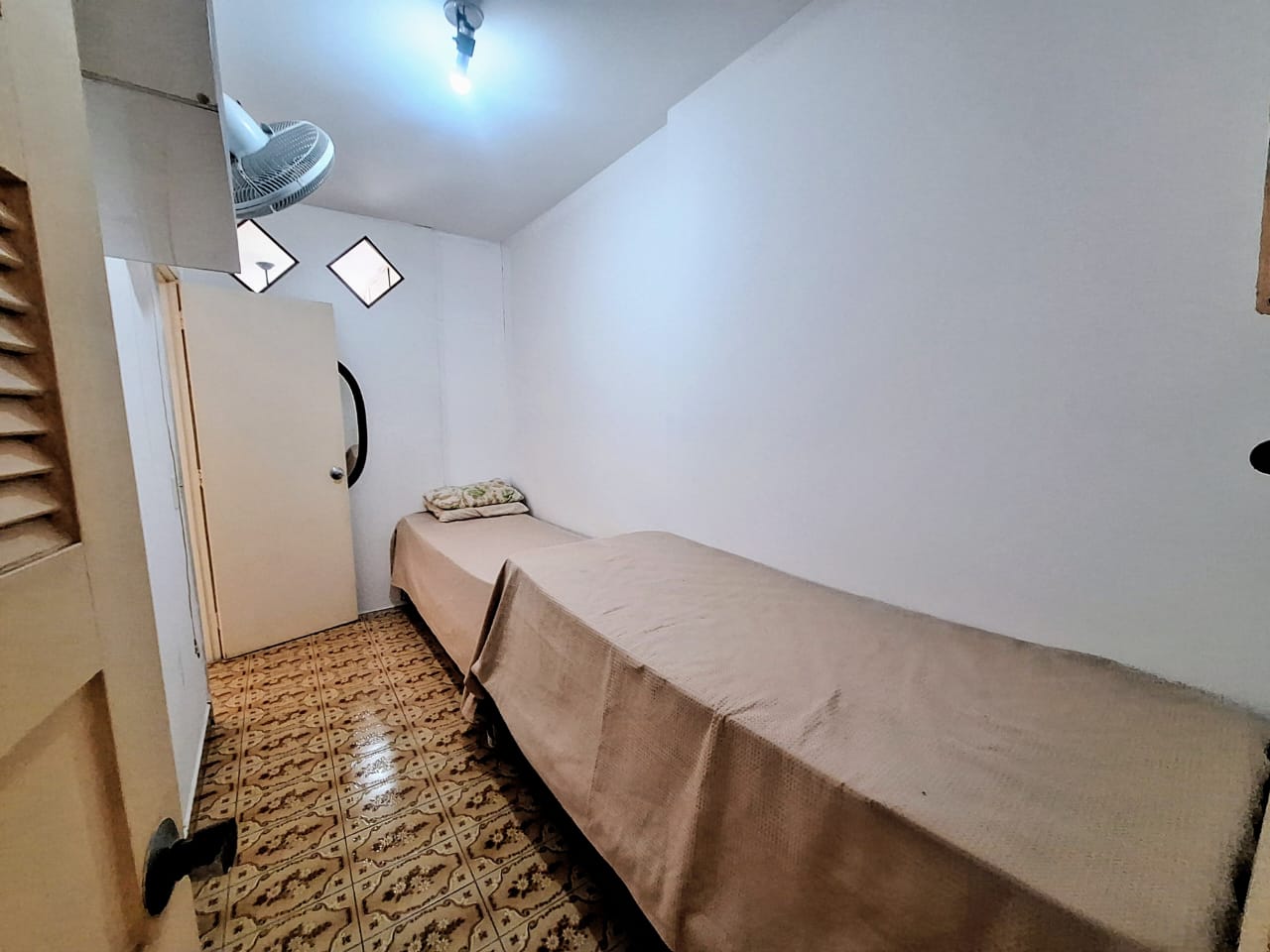 Apartamento 2 quartos à 50m da  Praia de Pitantangueiras - Guarujá