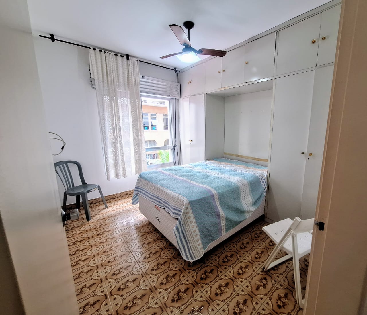 Apartamento 2 quartos à 50m da  Praia de Pitantangueiras - Guarujá