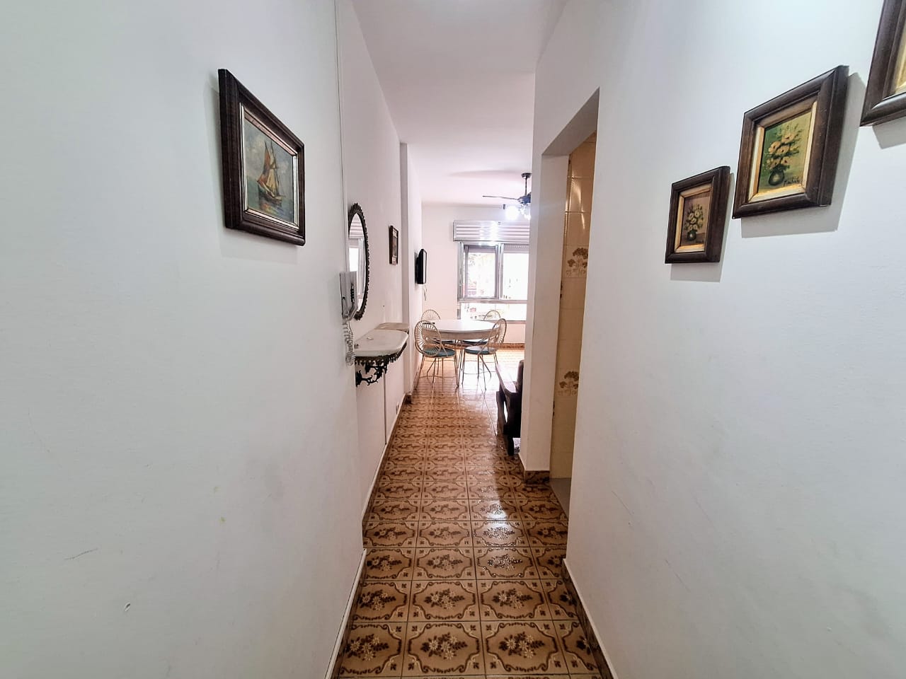 Apartamento 2 quartos à 50m da  Praia de Pitantangueiras - Guarujá