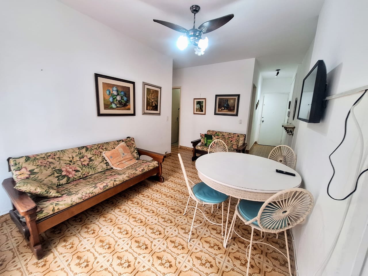 Apartamento 2 quartos à 50m da  Praia de Pitantangueiras - Guarujá
