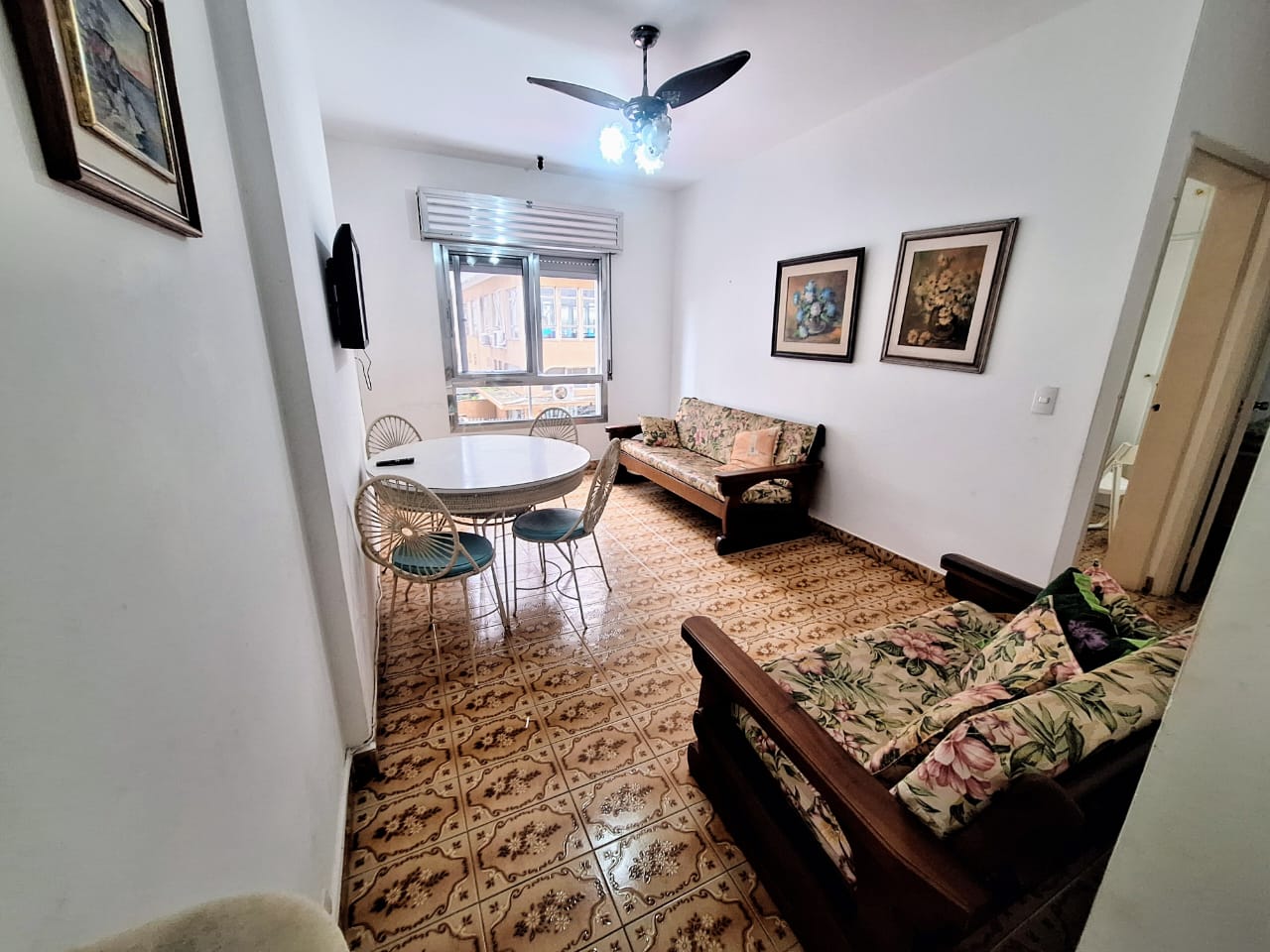 Apartamento 2 quartos à 50m da  Praia de Pitantangueiras - Guarujá