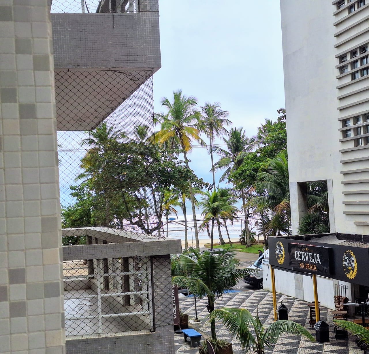 Apartamento 2 quartos à 50m da  Praia de Pitantangueiras - Guarujá