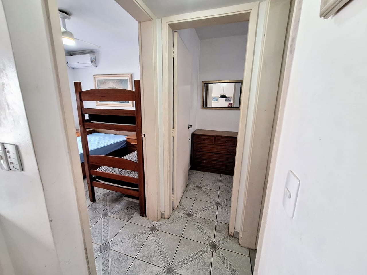 Apartamento com 2 dormitorios  à venda - Pitangueiras Guaruja  R1706709