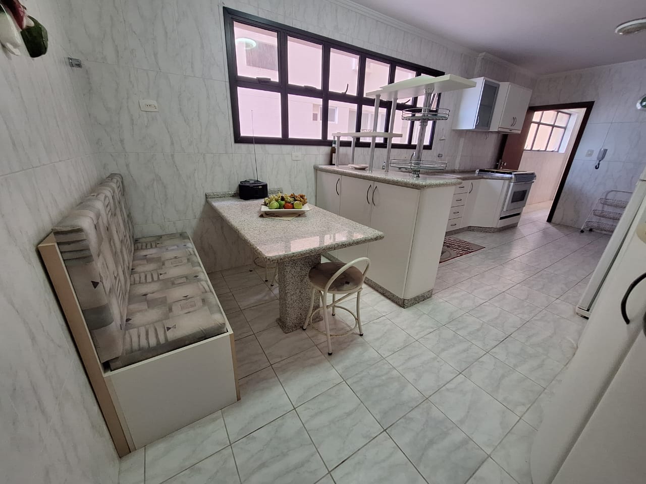 VENDA 3 DORMITÓRIOS, 2 SUITES, VISTA DE CINEMA EM PITANGUEIRAS, GUARUJÁ.