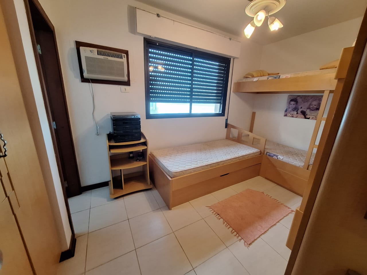 VENDA 3 DORMITÓRIOS, 2 SUITES, VISTA DE CINEMA EM PITANGUEIRAS, GUARUJÁ.