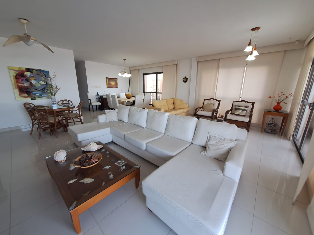VENDA 3 DORMITÓRIOS, 2 SUITES, VISTA DE CINEMA EM PITANGUEIRAS, GUARUJÁ.