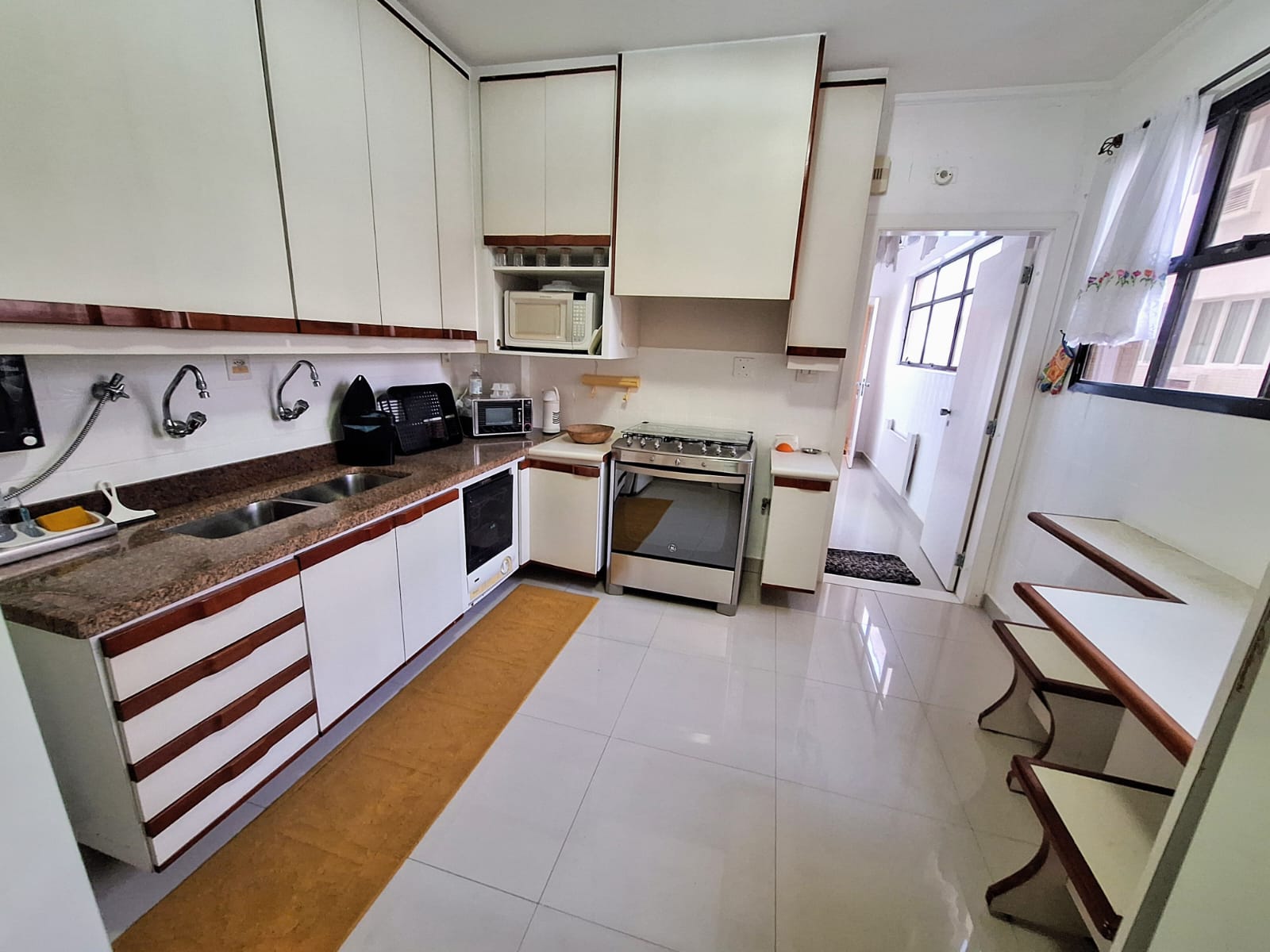 Apartamento frente mar com 3 suítes em Pitangueias - Guarujá