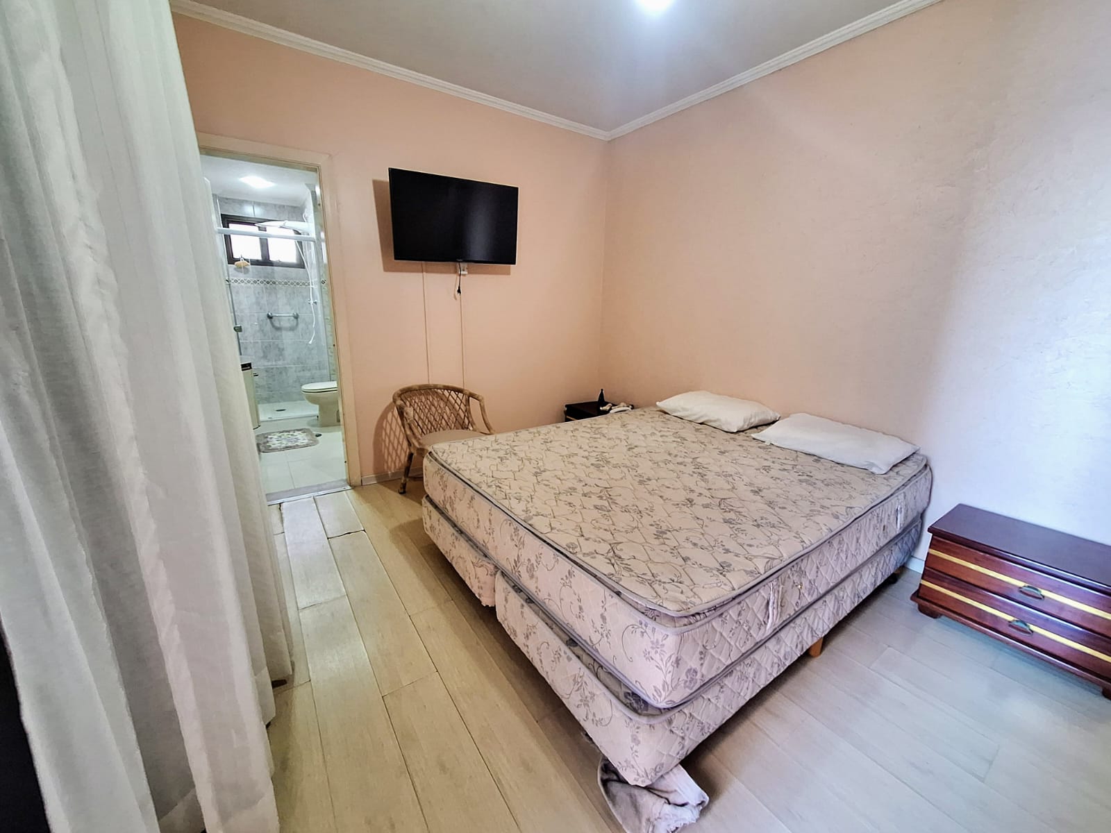 Apartamento frente mar com 3 suítes em Pitangueias - Guarujá