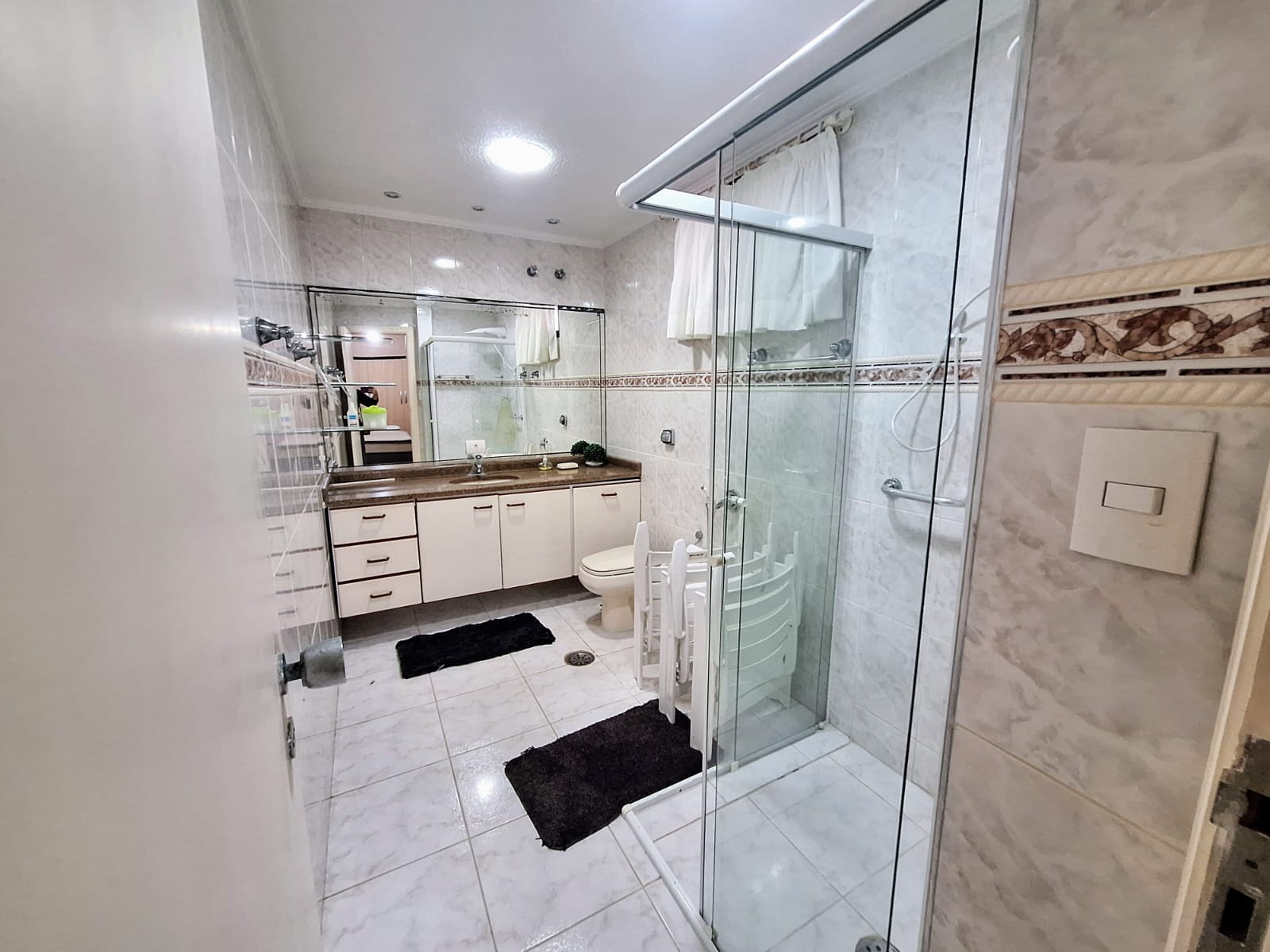 Apartamento frente mar com 3 suítes em Pitangueias - Guarujá