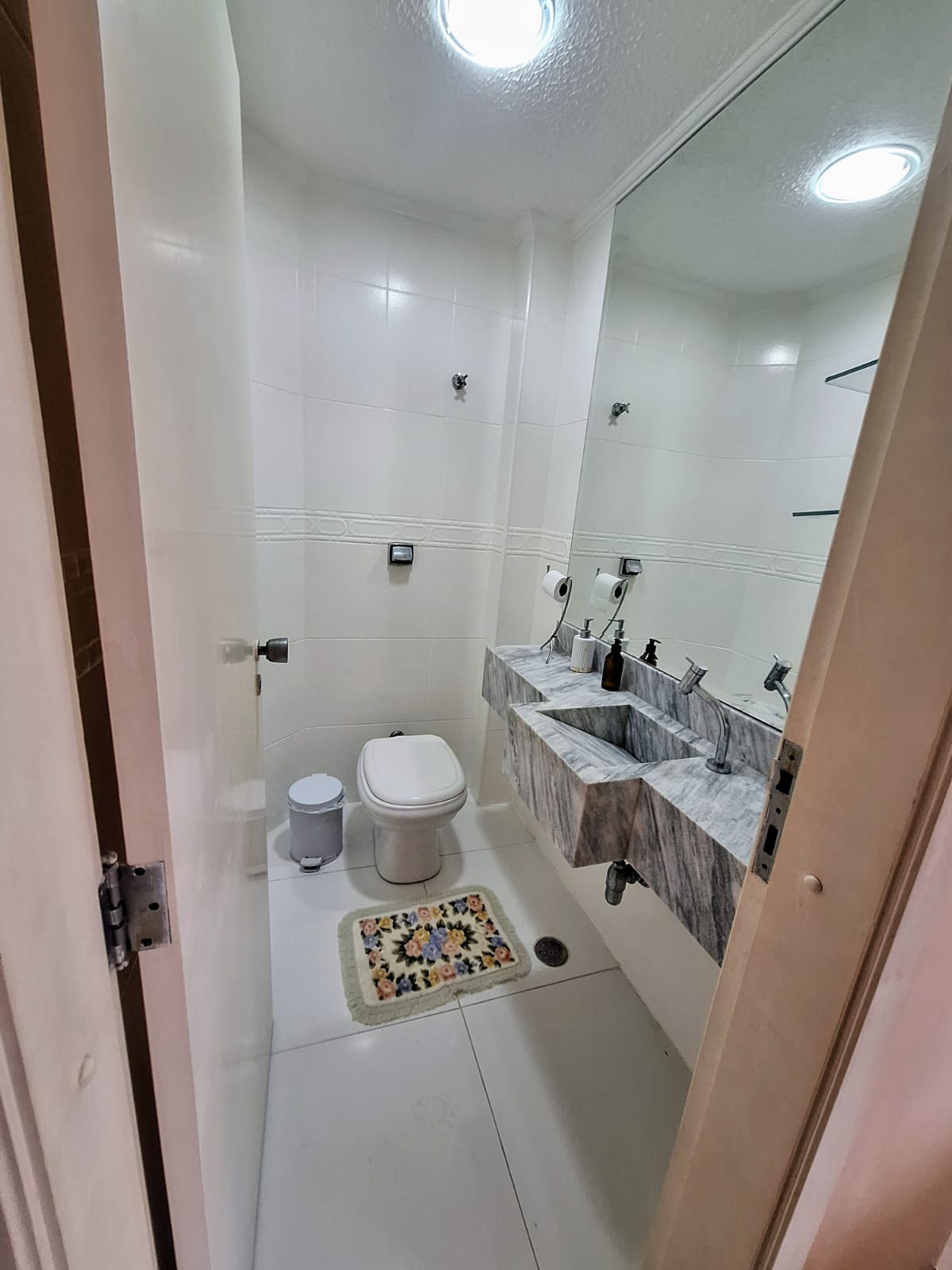 Apartamento frente mar com 3 suítes em Pitangueias - Guarujá