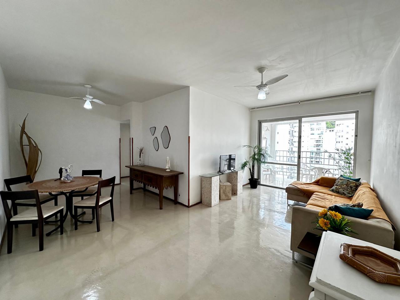 Apartamento com 3 Quartos à Venda, 110 m² por R$ 600.000