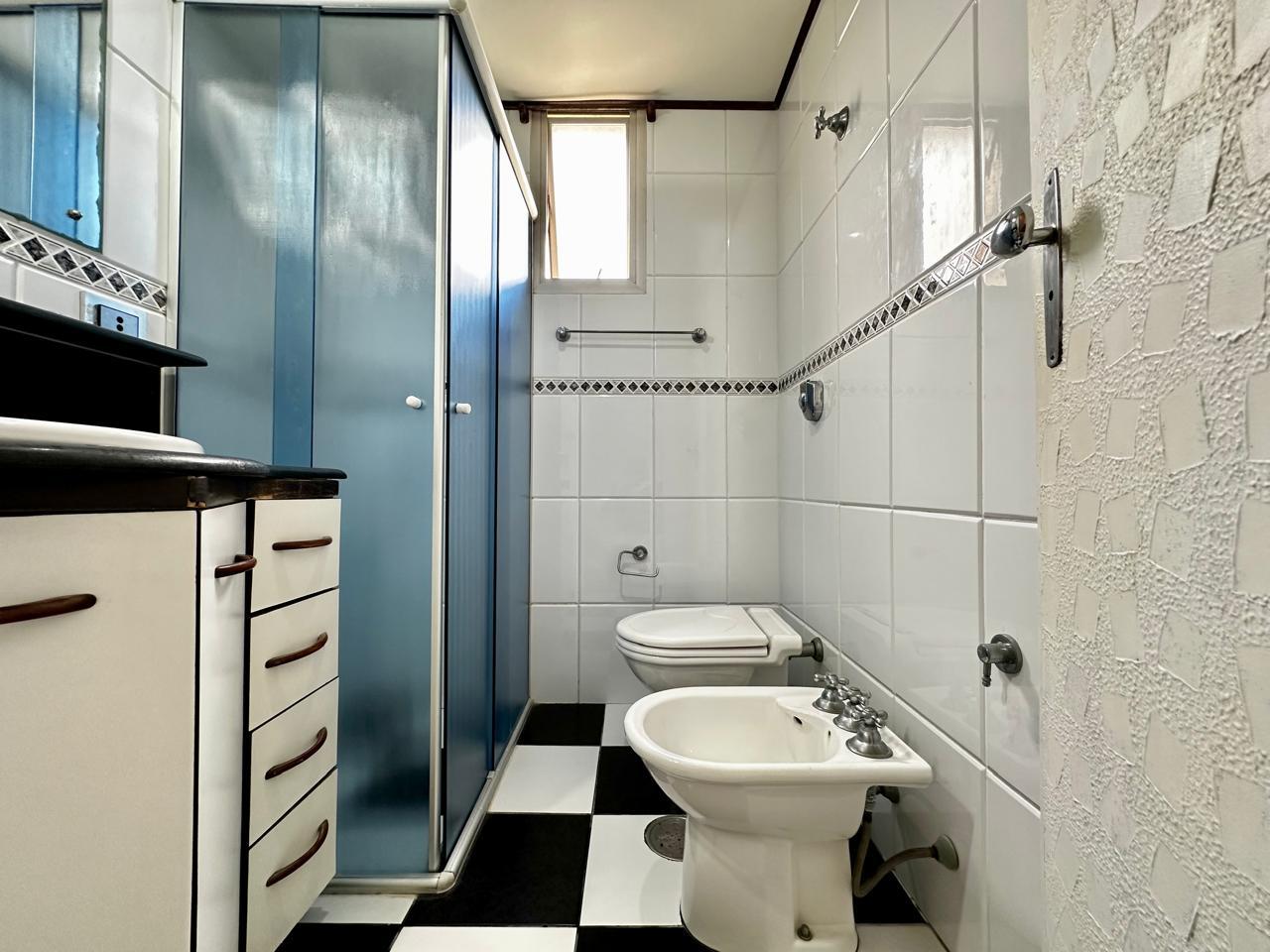 Apartamento com 3 Quartos à Venda, 110 m² por R$ 600.000