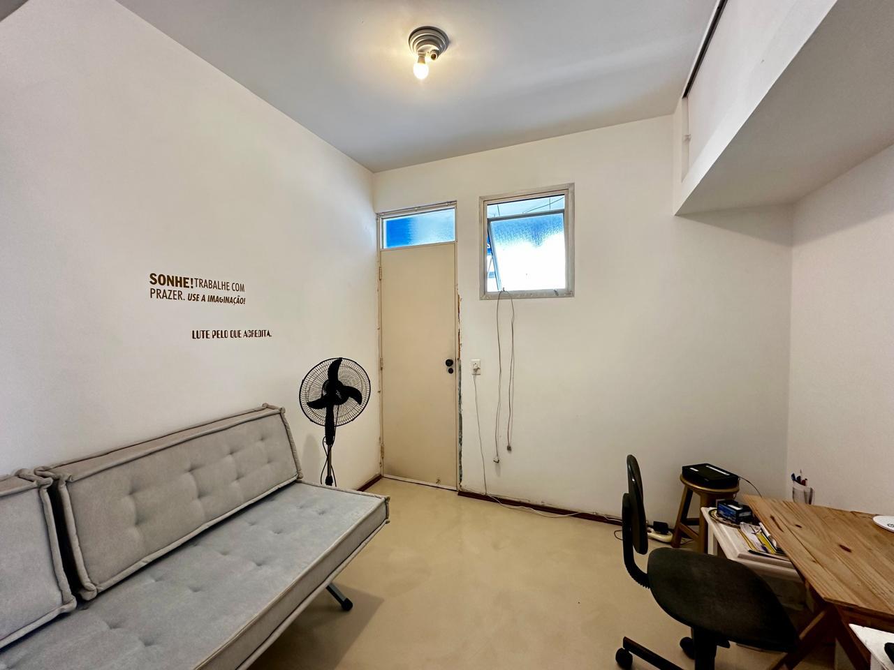 Apartamento com 3 Quartos à Venda, 110 m² por R$ 600.000