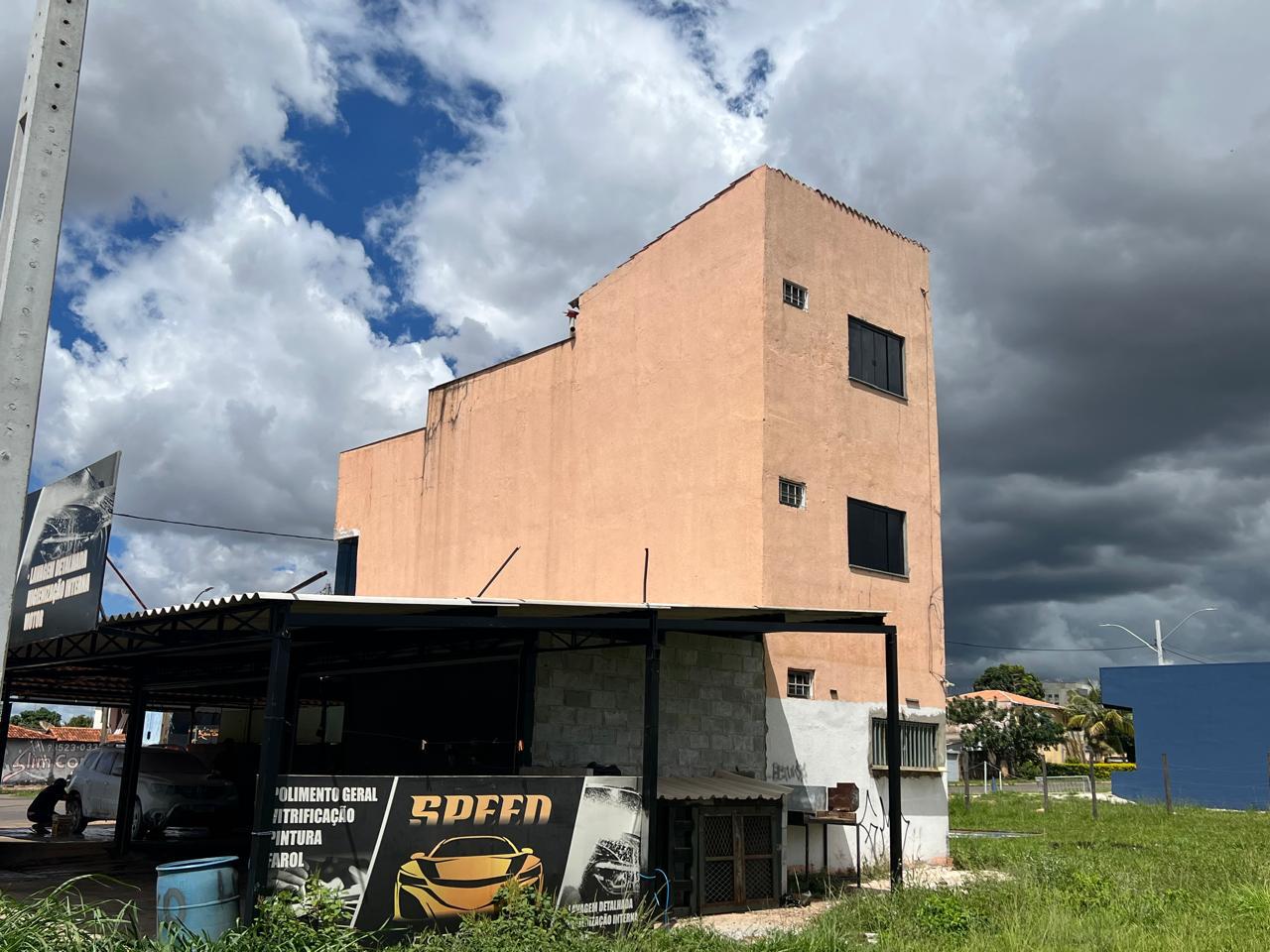 Vende-se prédio comércial/residencial