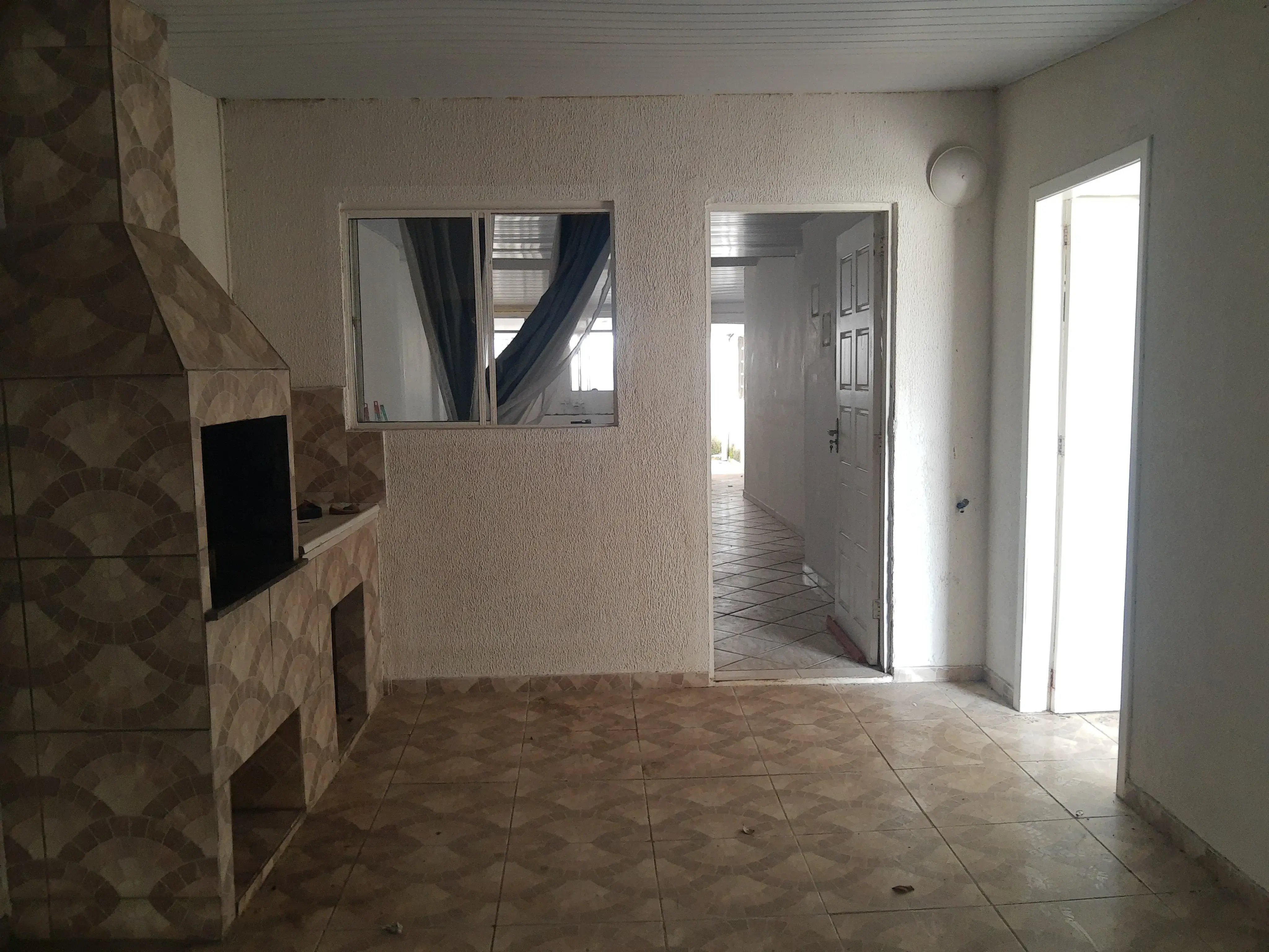 Casa à venda com 2 quartos, 100m² - Foto 1