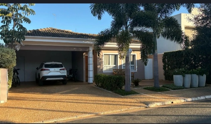 Casa em condomínio