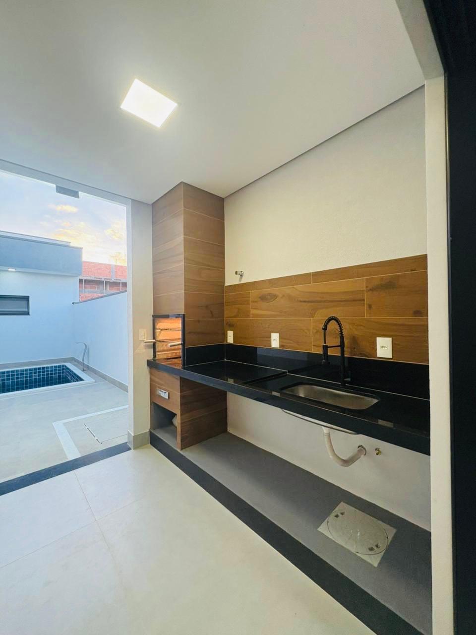 Casa Nova e Moderna com 3 suites com Piscina de Alvenaria no Condomínio Terras da Estância – Paulínia