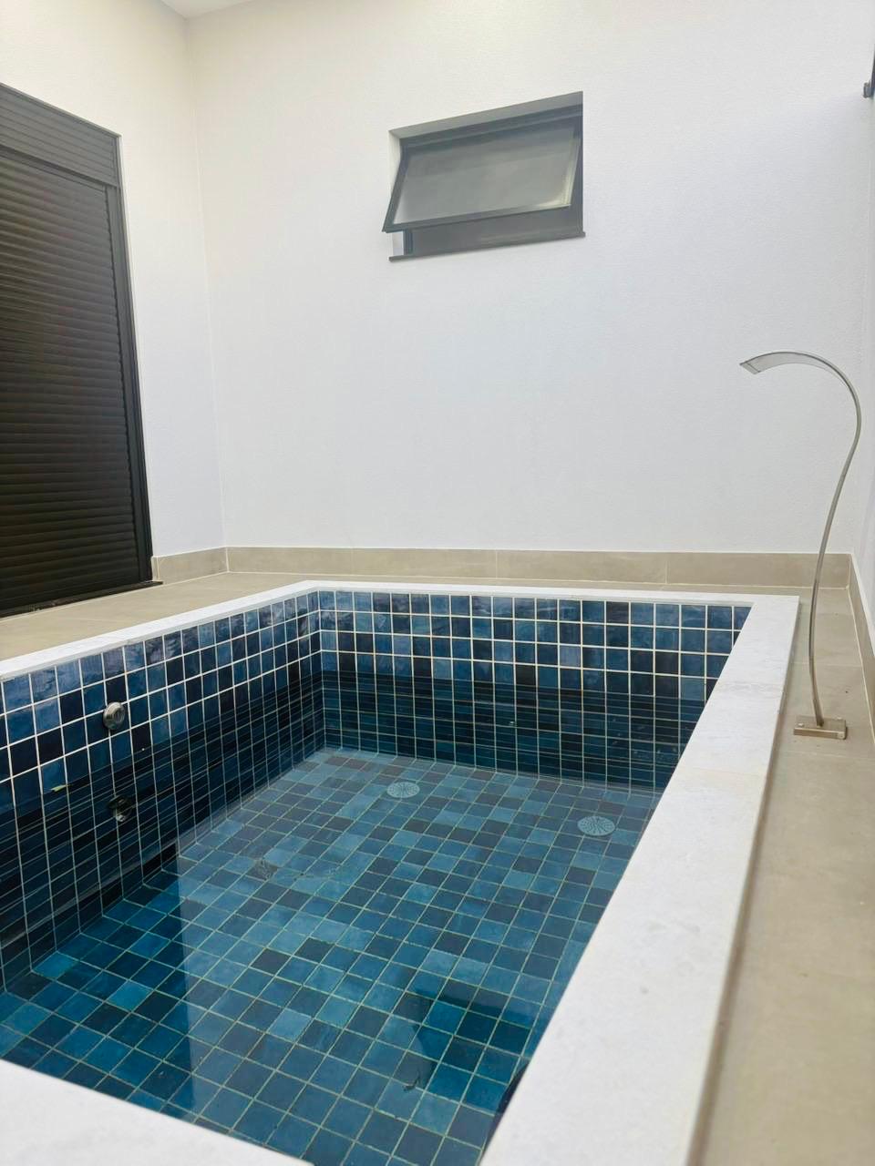 Casa Nova e Moderna com 3 suites com Piscina de Alvenaria no Condomínio Terras da Estância – Paulínia