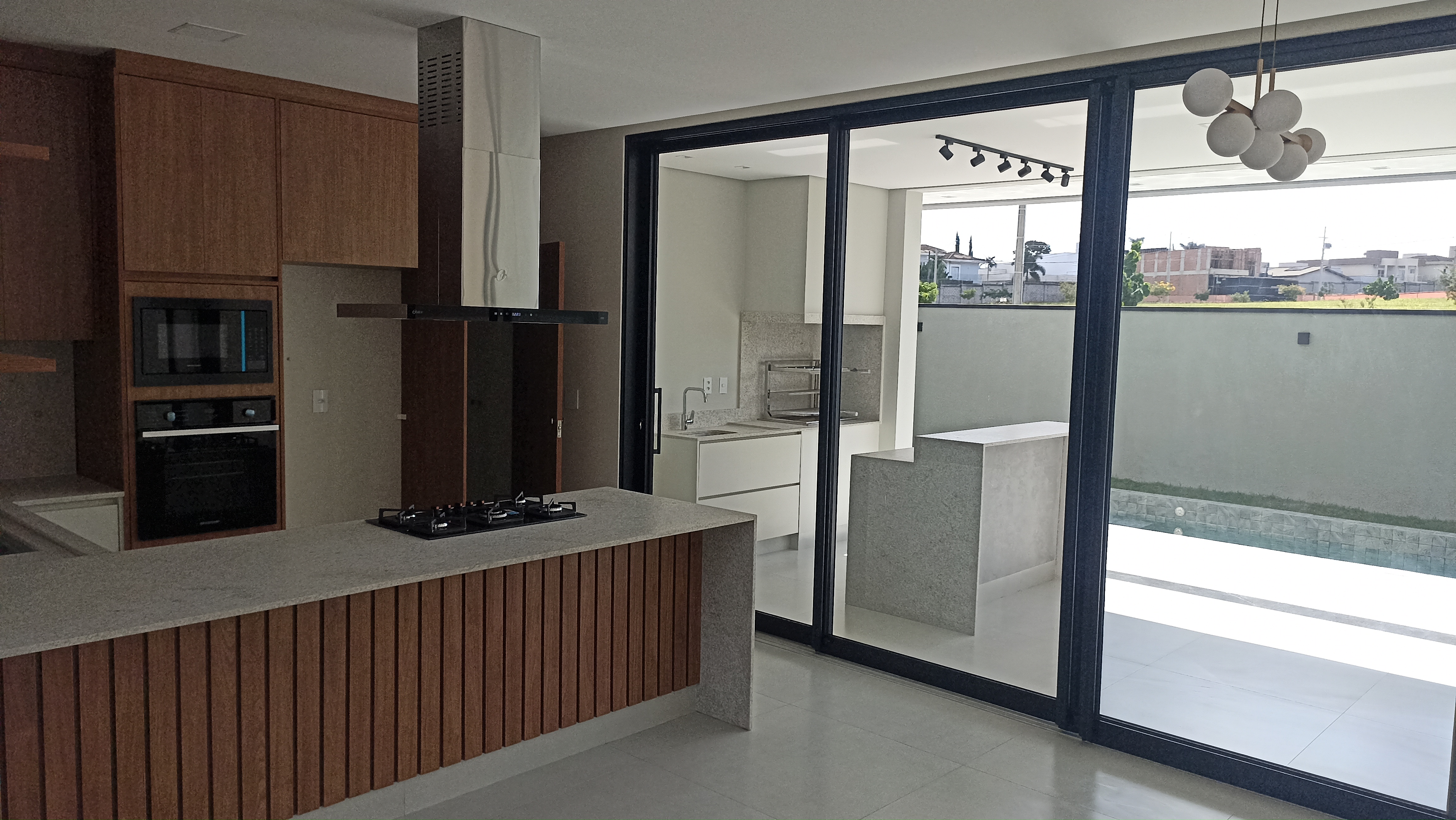 Arquitetura Majestosa: com Piscina  no Residencial das Acácias em Paulinia.