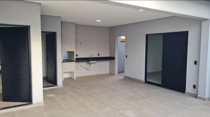 Conforto e Elegância: Casa com living 2 ambientes e Aquecedor Solar no Campos do Conde I