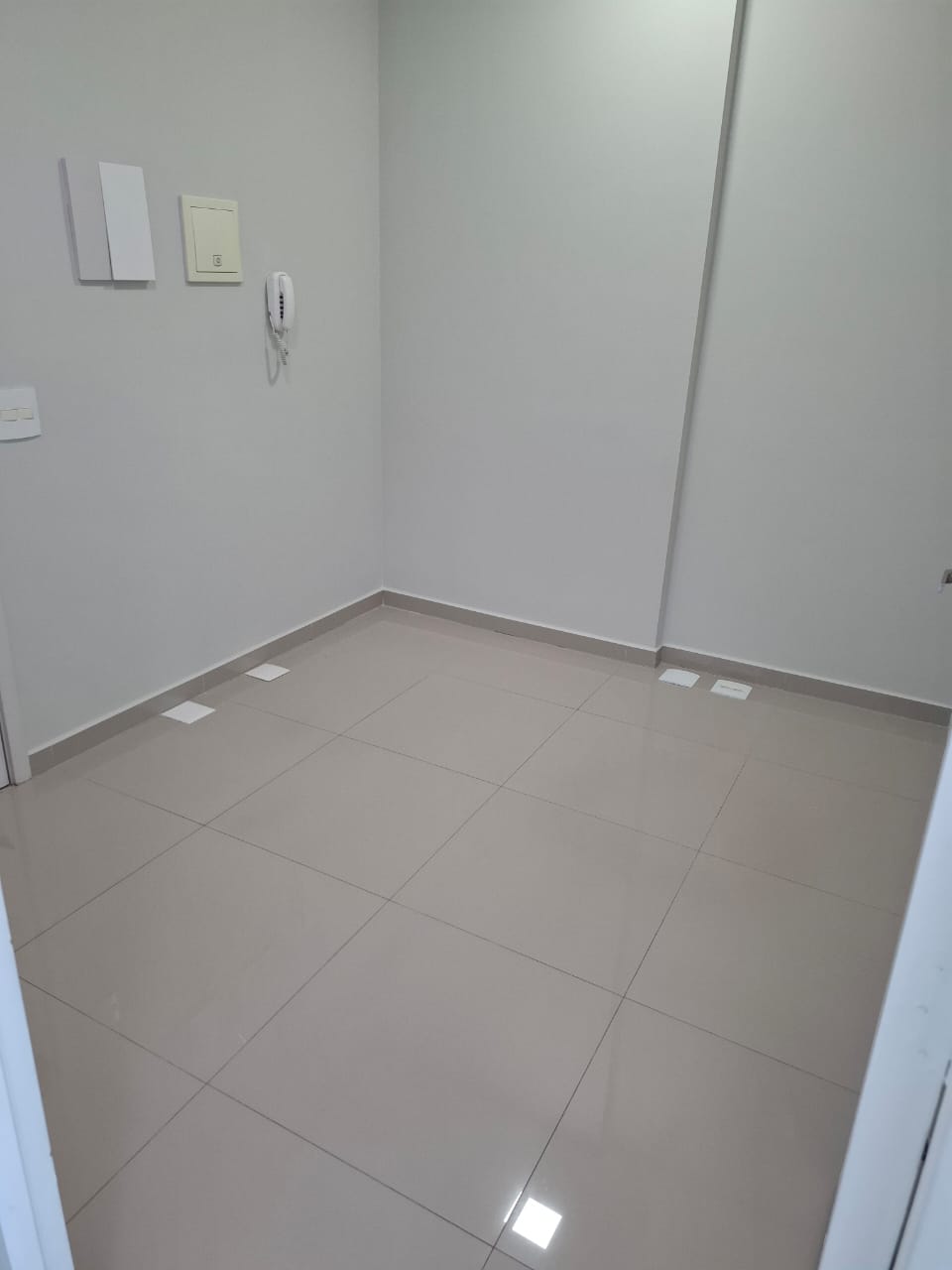 Invista no Seu Sucesso com Esta Sala Comercial no Carrão!