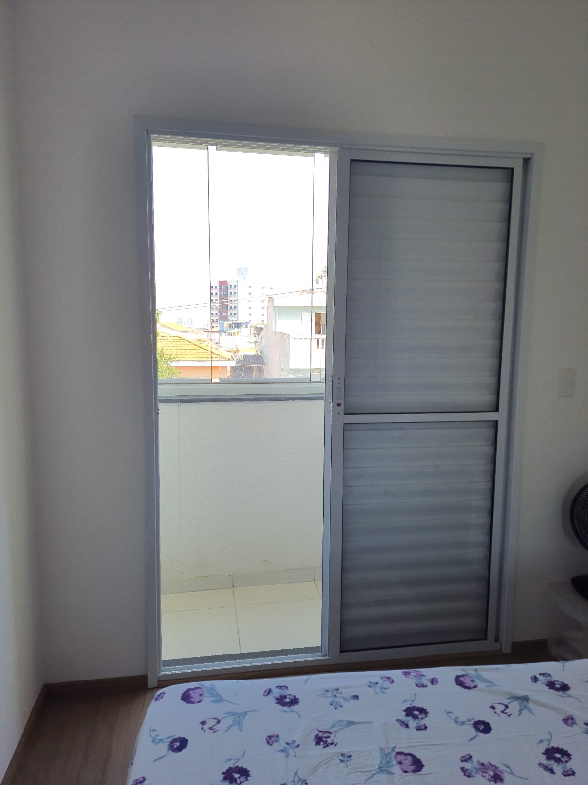 Apartamento a venda com 1 dormitório e 1 vaga de garagem na Vila Santa Clara.