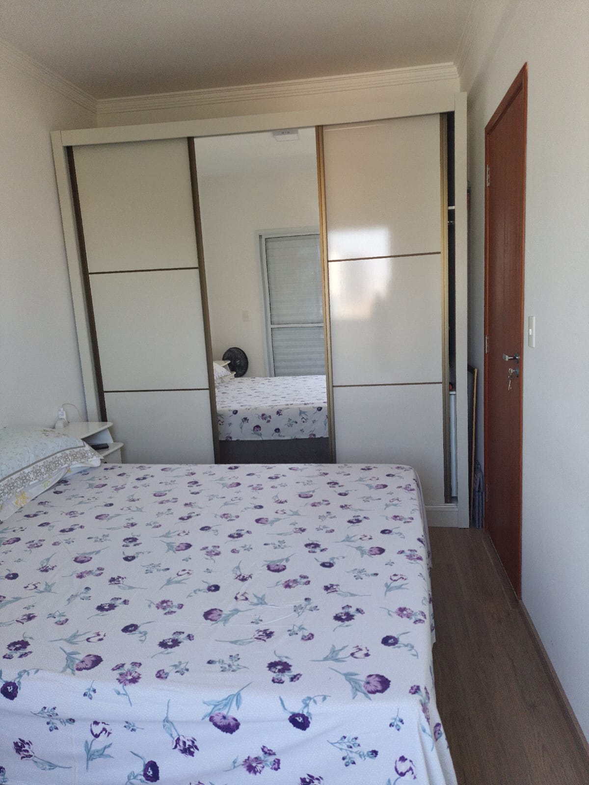 Apartamento a venda com 1 dormitório e 1 vaga de garagem na Vila Santa Clara.