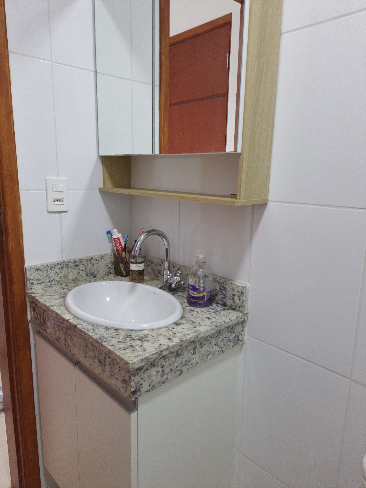 Apartamento a venda com 1 dormitório e 1 vaga de garagem na Vila Santa Clara.
